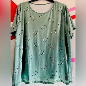 Emery Rose Plus Heart Print Short Sleeve Tee